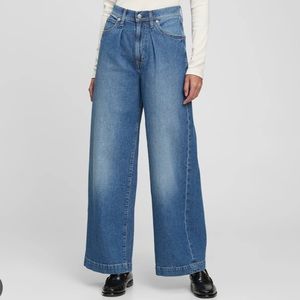 High rise pleated wide leg jeans